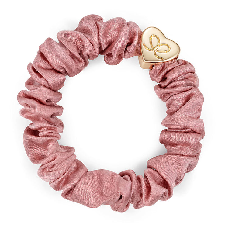 Scrunchie Silke Pink Med Guld Charm